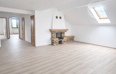 NA PREDAJ 5-iz. byt 339m² s dvoma bytovými jednotkami so suterénom na bývanie aj podnikanie v meste Šamorín, časť Mliečno