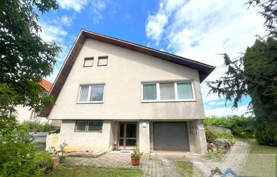 PREDAJ 6 izb DOM s garážou a pozem. 1273m² Partizánske